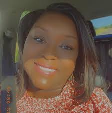 Geraldine Dewitt's Instagram, Twitter & Facebook