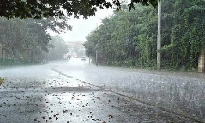 টানা পাঁচদিন সারাদেশে বৃষ্টির পূর্বাভাস, কমতে পারে তাপমাত্রা - Zoom Bangla  News