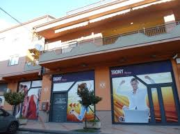 L'immobile presenta rifiniture d'epoca con alti tetti a volta e pavimenti dei primi del '900. Appartamento Adrano 80 000 150 000 Euro Enti E Tribunali