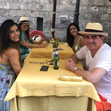 Maybe you would like to learn more about one of these? Ciro Nogueira E Iracema Aproveitam As Ferias Na Italia Ao Lado Das Filhas