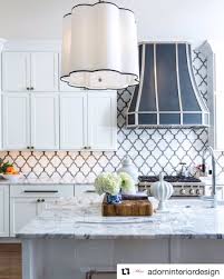 scalloped edges and contrasting trim