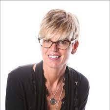 Glenda Gibbons's Instagram, Twitter & Facebook