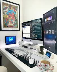 Scopri ricette, idee per la casa, consigli di stile e altre idee da provare. Coding On Instagram I Love The Ipad On The Wall What Is Your Favorite Part About This Setup By Developerada Video Game Room Design Computer Setup Setup