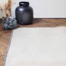 Soldes tapis en forme de laine, simple forme d'amour en pig pink en ligne à €11.03 avce livraison gratuite à. Tapis Rectangulaire En Coton Tisse Main Ecru Surpiqures Grises Passage Vernet Decoclico In 2020 Home Decor Beige Decor