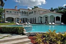 Miami Villa Rental Villa Irresistible This Extraordinary Estate Merges Modern With Mediterranean Homea Luxury Vacation Rentals Luxury Estate Luxury Rentals