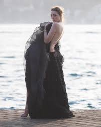 Melis sezen as yasemin adivar in leke (episode 1). Actress Melis Sezen Posed By Covering Her Skirt With Her Skirt