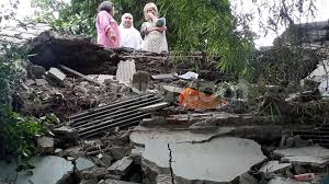 We did not find results for: Terdengar Retakan Brukk Rumah Warga Pondok Aren Ambles Ke Jurang 7 Meter Suara Jakarta