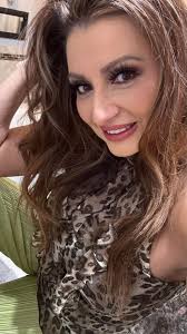 Voting for Breast Cancer Awareness in FAB 40 Contest