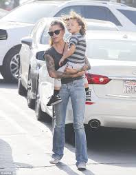 She was previously married to norwegian singer andy laplegua. Gavin Rossdale And Sophia Thomalla Enjoy Day Out With Kids Daily Mail Online