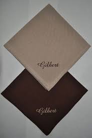 serviette de table en tissu brodee avec un prenom serviette de table serviettes broderie prenom