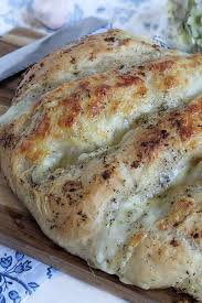 Rezept Mozzarella Brot Mit Knoblauch Lavendelblog In 2020 Rezepte Lebensmittel Essen Herzhaftes Fingerfood