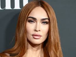 Megan Fox Announced Her Pregnancy With a Very Megan Fox Manicure — See  Photos