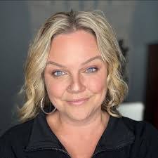 Kristie Hansen's Instagram, Twitter & Facebook