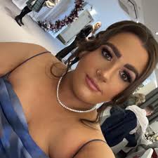 Who does facial treatments or head massages ?