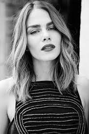 Cheveux Ondules Epaules Coupe Cheveux Epaule Coupe De Cheveux Jolie Coiffure