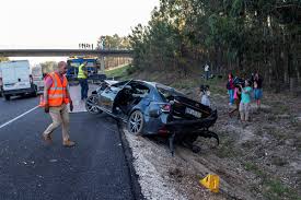 Pedro miguel de santana lopes gcc is a portuguese lawyer and politician, who most notably served as prime minister of portugal from 2004 to. Santana Lopes Ficou Encarcerado No Carro Apos Aparatoso Acidente