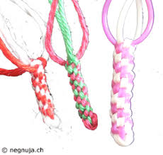 Das basteln von freundschaftsarmbänder ist ein schöner zeitvertreib für kinder und braucht nur bände. Negnuja Basteln Scoubidou