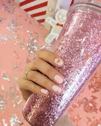 A klasszikus vörös körmeinket pedig formájában újíthatjuk meg: Manikur Trendek Nagyon Kicsi Kormokhez 2019 2020 Divatos Mintak A Rovid Koromhez Trendek Uj Elemek