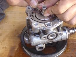 Selain minyak power steering yang bocor, penyebab permasalahan pada power steering juga bisa disebabkan karena aliran atau tekanan hidrolik power steering mulai berkurang. Tacra S Diy Garage Power Steering Pump Repair