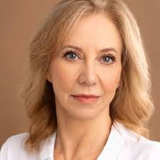 Alisha Davidson's Instagram, Twitter & Facebook