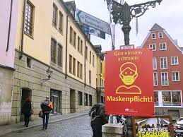 Eine ampel mit vier verschiedenen farben ist problematisch. Bayerische Corona Ampel In Wurzburg Auf Dunkelrot Wurzburg Erleben