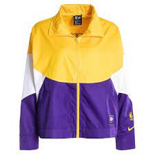 Verschiedene styles für damen und herren entdecken bei zalando Nike Nba Snap Jacket La Lakers Courtside Womens Amarillo Field Purple White Bei Kickz Com