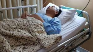 Ditinggal sang dokter untuk foto brosur rumah sakit, nenek ini akhirnya meninggal di icu. Saat Di Rumah Sakit Perawat Pergoki Setya Novanto Kencing Berdiri Tabloidbintang Com