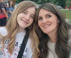 Can you combine two separate photos into one?