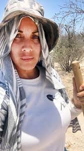 Iris Manriquez's Instagram, Twitter & Facebook