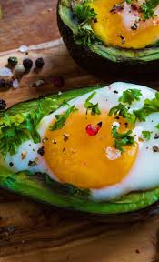 Avocado Ei Schiffchen So Einfach Geht S Gefullte Avocado Pizzateig Selber Machen Rezepte