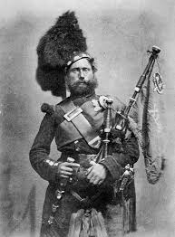 Inglaterra y escocia vuelven a verse las caras este viernes desde las 14:00 hora peruana (19:00 gmt) en la segunda jornada de una mismo escenario, mismos escudos, mismas necesidades, pero diferentes protagonistas a aquella tarde de 1996. Black Watch Los Centinelas Negros Defensa En Linea