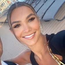 Lola-Rae Quinn (@lolaraequinn)