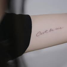 Hình xăm tattoo của candyshop88 được làm bằng chất liệu không độc, tuyệt đối an toàn, không gây kích ứng da, cho bạn thoải mái thể hiện cá tính và phong cách của mình. Gá»£i Y Hinh XÄƒm Chá»¯ Ä'áº¹p Va Y NghÄ©a Cho Phai Ná»¯ Elle Viá»‡t Nam