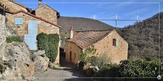 Les plus beaux villages de france est une association et compte désormais 158 villages répartis dans 70 départements de france. Peyre Plus Beau Village D Aveyron Melanie Escach