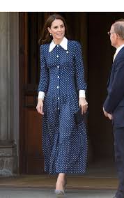 On saturday, prince william and kate middleton attended the wedding of her close friend sophie carter alongside their two eldest. Kate Middleton Und Ihre Kleider Der Stilmix Von Herzogin Catherine Vogue Germany