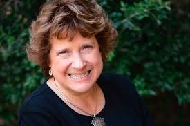 Lynette Austin's Instagram, Twitter & Facebook