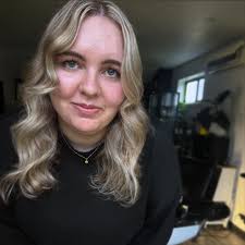 ✨ Lived-in blonde refresh ✨ Soft, seamless, and oh-so-stunning 🤍 The  perfect low-maintenance blonde for effortless beauty!