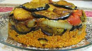 مقلوبة مقلوبة الرز الاحمر باللحم أكلات عراقية Maqluba مقلوبة Iraqi Food Food Arabic Food Maklouba Recipe