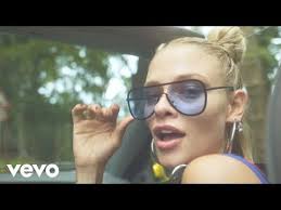 Find the latest tracks, albums, and images from accordi disaccordi. Il Chitarrista Sulla Spiaggia Testi E Accordi One Love Le Donatella Donne Al Volante Occhiali Canzone