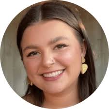 Elizabeth Prall's Instagram, Twitter & Facebook