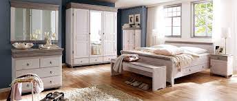 Ein schlafzimmer im landhausstil hat im mittelpunkt immer ein opulentes bett , das zu einem gemütlichen frühstück im bett, einem leseabend. Schlafzimmer Im Landhausstil Gunstig Bei Roller
