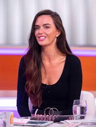 How tall is jennifer metcalfe? Hollyoaks Star Jennifer Metcalfe Shows Off New Look And Fans Love It Celebrity Hits Radio