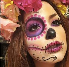 La robe est noire avec un tutu orné de rubans roses. 3 Facons De Se Maquiller Pour L Halloween Le Cahier