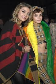 She is the second child and only daughter of michael ja. Cara Delevingne Paris Jackson Uberraschen In Der Oscar Nacht Mit Einem Hochzeitlichen Modemoment Vogue Germany