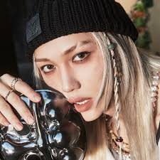 HIS HAIR IS SOOO LONG OMFG