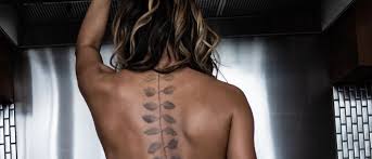 John wick 2 fortis fortuna tattoo eu john wick 2 fortis fortuna tattoo eu black t shirt front baba yaga john wick john wick tattoo tattoo quotes for men tattoos for guys dream tattoos back tattoos. Halle Berry Verrat Ist Ihr Xxl Rucken Tattoo Wirklich Echt Promiflash De