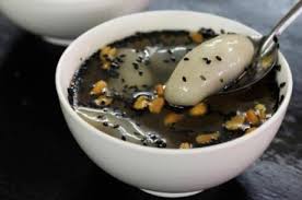 Bạn múc vài viên bánh trôi tàu ra bát nhỏ, thêm chút nước, thêm nước cốt dừa và rắc vừng rang hoặc đậu phộng rang lên bên trên, thêm vài. Ä'iá»ƒm Danh Cac Quan Banh Troi Tau Ngon Nháº¥t Ha Ná»™i