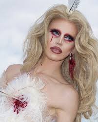 🏹🕊 When Doves Die 🕊🏹 📷 Shot by @orograph ❣️ artwork by @jensweeten 🦅  Dress and headpiece by @hanaquist 🏹 Arrows provided by @abracadabranyc ⭐️  #AgeOfAquaria #DragRace #TeamAquaria @ New York, New York