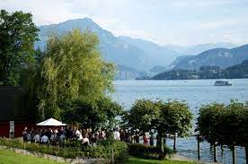 das seehotel hermitage als passende szenerie fur eine atemberaubende hochzeitsfeier in luzern hochzeitsfeier hochzeit feier