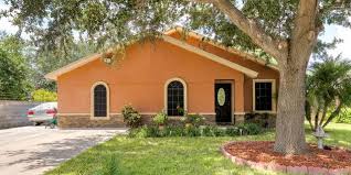 Affordable Dream Enjoy Comfort At A Reasonable Price In This 1 Story Home In Mcallen This Traditiona Classic Dining Room Casual Living Rooms Built In Storage